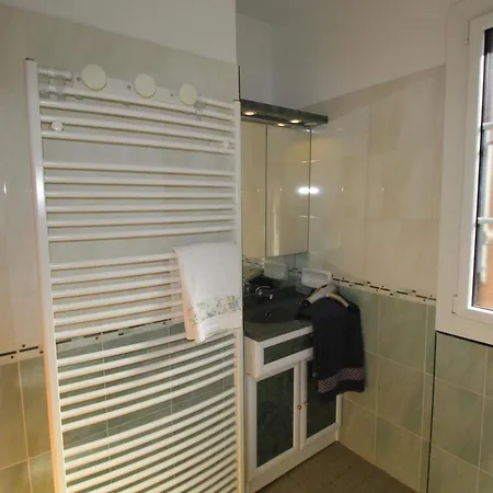 Le 5 Mn De Luchon - Jardin Garage Et Parking