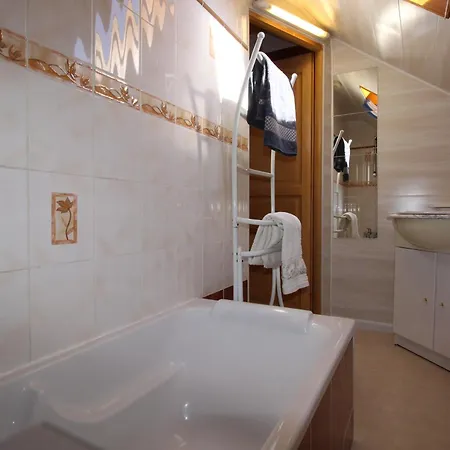 Le 5 Mn De Luchon - Jardin Garage Et Parking Benque-Dessous-et-Dessus