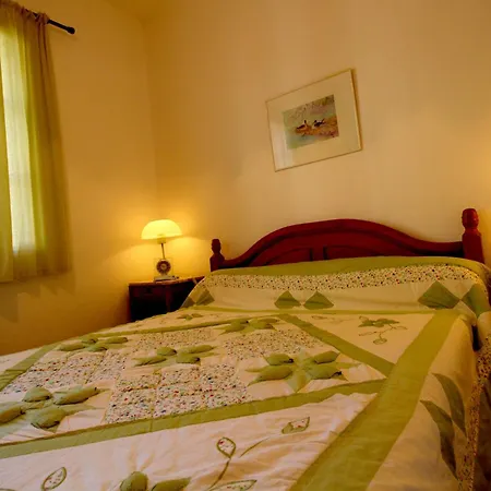 Le 5 Mn De Luchon - Jardin Garage Et Parking * Benque-Dessous-et-Dessus