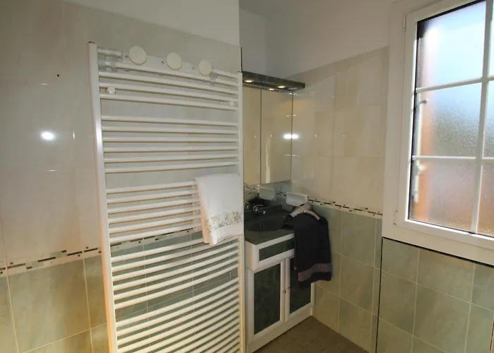 Le 5 Mn De Luchon - Jardin Garage Et Parking