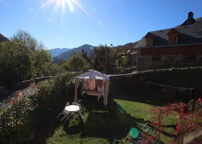 Le 5 Mn De Luchon - Jardin Garage Et Parking