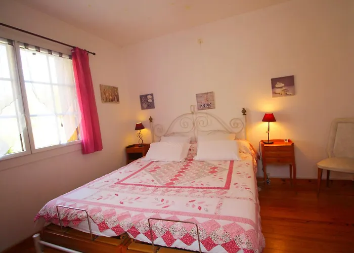 Le 5 Mn De Luchon - Jardin Garage Et Parking *